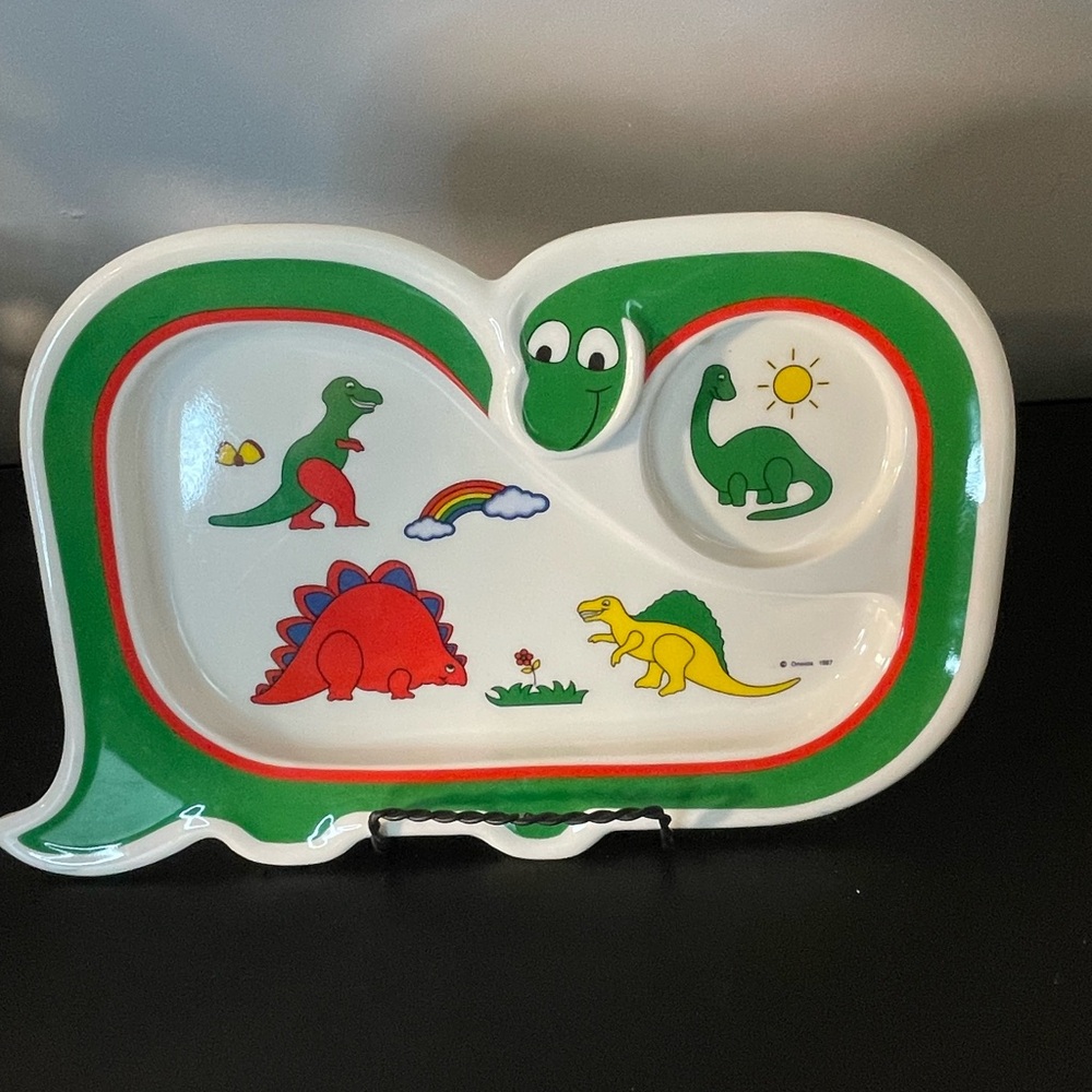 VINTAGE 1987 Oneida Green and Red Dino plate